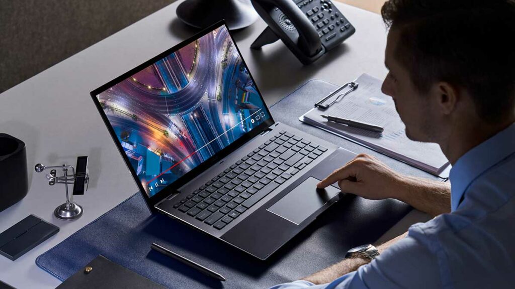 ASUS ZenBook Flip 15 (UX564), um dos notebooks nomeados no prêmio de inovação da CES 2021