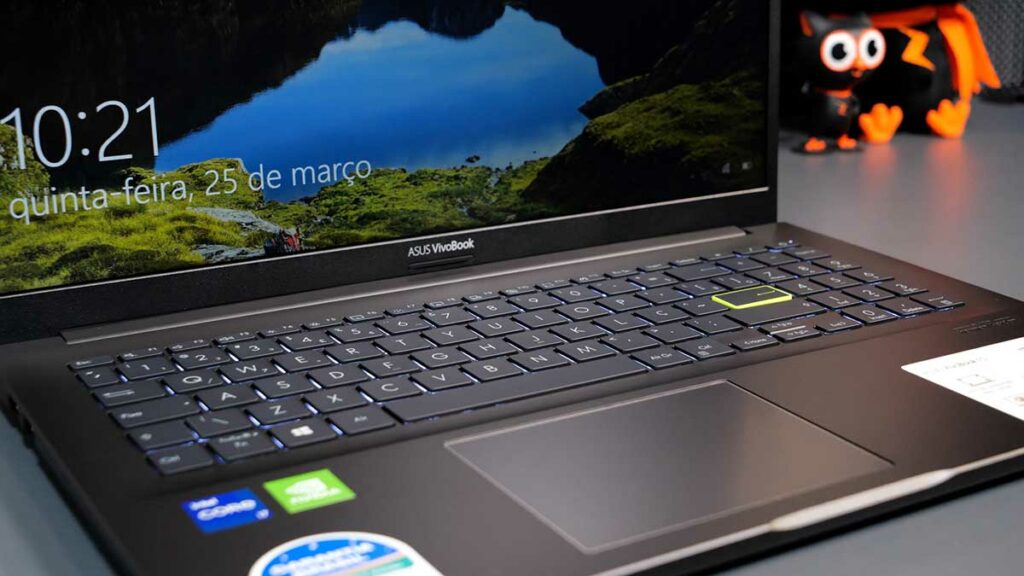 Hands-on VivoBook 15 K513: tela, teclado e touchpad do notebook