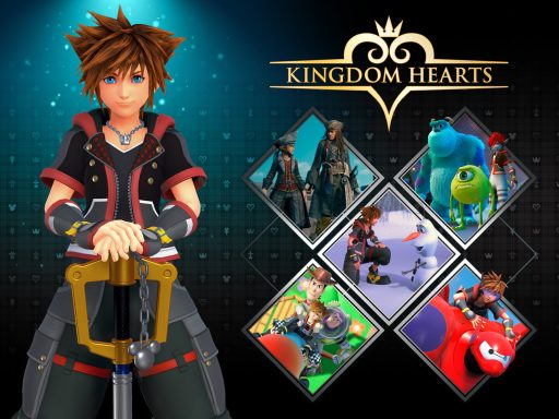 Sora segura sua Keyblade à esquerda do logo Kingdom Hearts, rodeado por quadros de Toy Story, Monstros S.A., Operação Big Hero, Frozen e Piratas do Caribe.